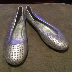 Pelle Moda Silver Ballet Flats
